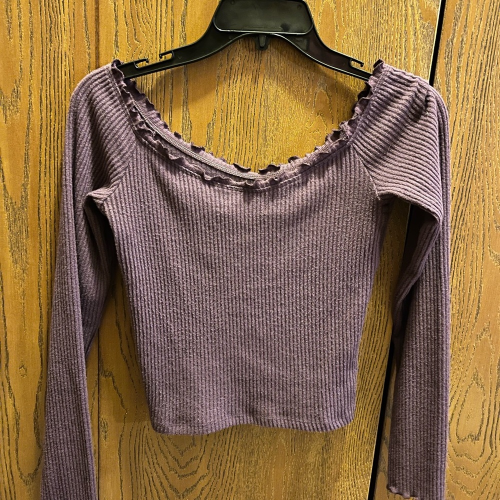 Girl’s top’ size S, good quality